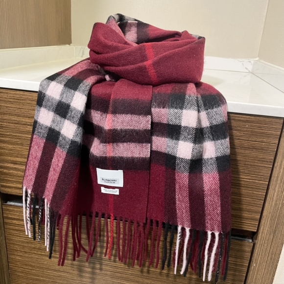burberry scarf - Picture 4 of 8